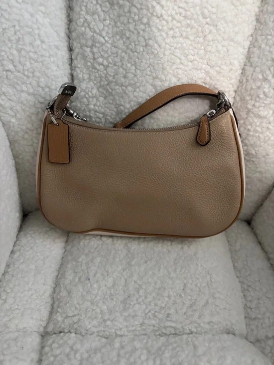 Coach Pebbled Leather Shoulder Bag in Tan and Camel - Picture 5 of 6